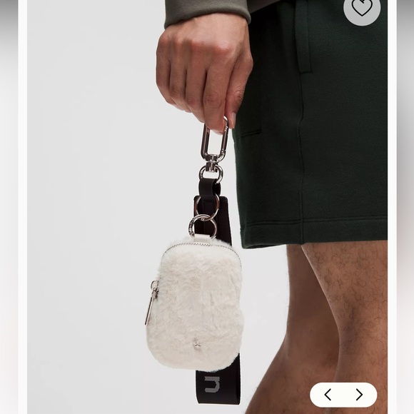 ✨NWT Lululemon Clippable Nano Pouch
Plush Fleece - Picture 5 of 10